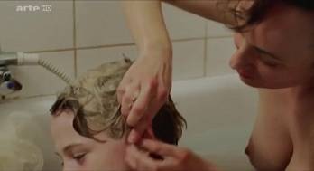 Naked mother washes her little son - Paul et Virginie (2014)