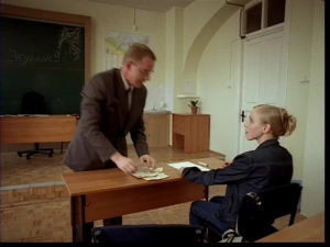 Pervokursnica (2002) / Freshman (2002) | Old teacher and blonde teen student - img #2