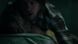 Sex scenes in TV Series Fanget af morket (2019-) - img #6