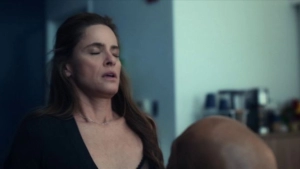 Amanda Peet, Olivia Munn - Your Friends and Neighbors s01e05 (2025) - img #3