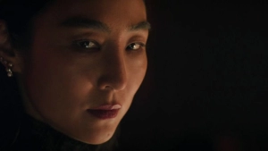 Greta Lee - The Morning Show s04e01 (2025) - img #1