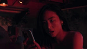 Greta Lee - The Morning Show s04e01 (2025) - img #5