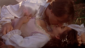 Embrace of the Vampire (1995) - img #1