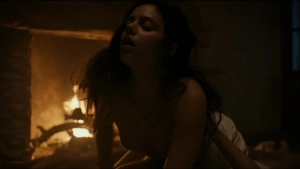 Laetitia Casta, Noee Abita - Une ile s01e01-06 (2019) - img #4
