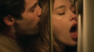 Victoria Pedretti, Tati Gabrielle, Shalita Grant - YOU s03e01-08 (2021) - img #1