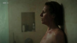 Franziska Weisz, Franziska Hackl - Tage, die es nicht gab  (2025) - img #1