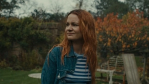 Aisling Franciosi, Almudena Amor - Pose (Turn Up the Sun!) (2025) - img #1