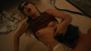 Aisling Franciosi, Almudena Amor - Pose (Turn Up the Sun!) (2025) - img #4