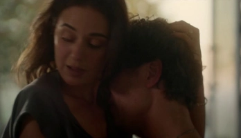 Emmanuelle Chriqui - online