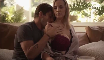 Lilly James - The online