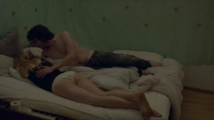 Catrina Stemmer Uisenma Borchu full frontal nude lesbian sex scene screenshot Schau mich nicht so an 2015 HD - img #1