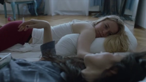 Catrina Stemmer Uisenma Borchu full frontal nude lesbian sex scene screenshot Schau mich nicht so an 2015 HD - img #4