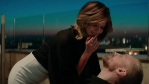 Lyubov Aksyonova scene from Zhit zhizn S02 (2024), cinematic twilight setting.