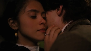 Renata Vaca passionate kiss close-up Mal de amores